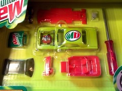 ERTL Body Shop Mountain Dew Model Kit 70 1970 Plymouth Barracuda Die Cast 1/64