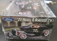 Revell 1/25 Scale Ford ’29 Model A Roadster 2’n1 NIB Sealed Model Kit 85-4463