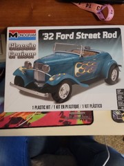 CLASSIC CRUISER 32 FORD MONOGRAM STREET ROD 1/25 SCALE MODEL KIT *SEALED*