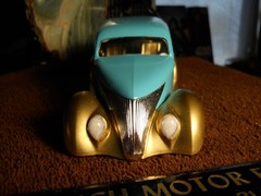Lindberg 1:25 ’38 Custom Ford Van/Delivery Beautiful Built Old Model Car. !!