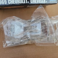 AMT Resto Rods 1969 Chevrolet Chevelle 2n’1 Open All Parts Sealed 1:25 Kit 38376