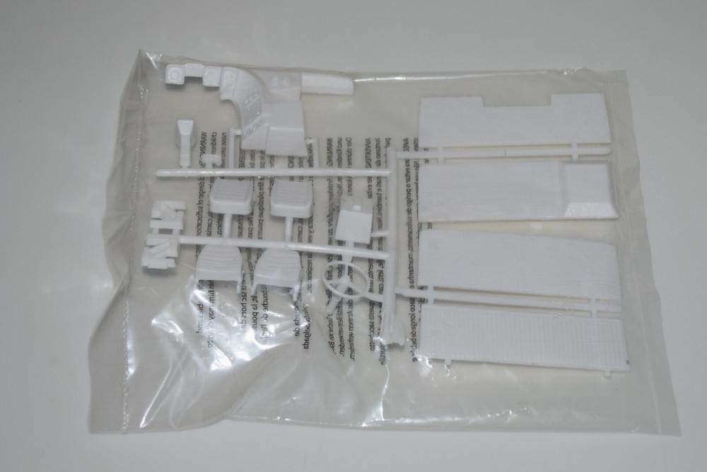 AMT GMC ASTRO 95 MILLER 1230/06 ⭐PARTS⭐ INSTRUMENT CONSOLE+SLEEPER+MORE 1:25