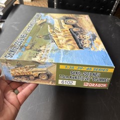 1/35 – Sd.Kfz. 250/8 Neu 7.5cm KwK379L/24) ‘Stummel’. NEW IN BOX