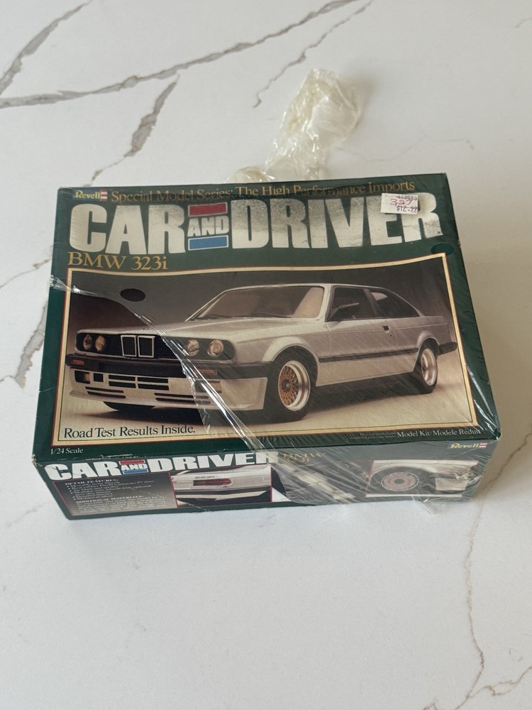 REVELL BMW 323I CAR AND DRIVER SCALE 1:24 MODEL KIT NEW 7454