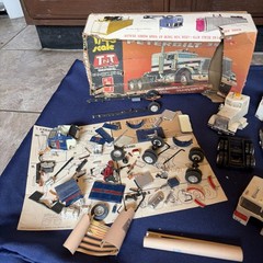 AMT Semi Trucks – Trailers 1/43 Model Kit Lot Tone of Pieces