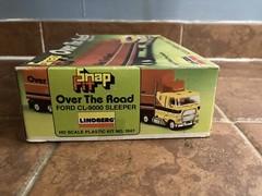 Lindberg Snap Fit Over The Road Ford CL9000 W/box Trailer 1:87 Scale