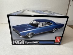 AMT 1969 Plymouth GTX 440 1:25 Model Kit #686/12 NEW NIOB