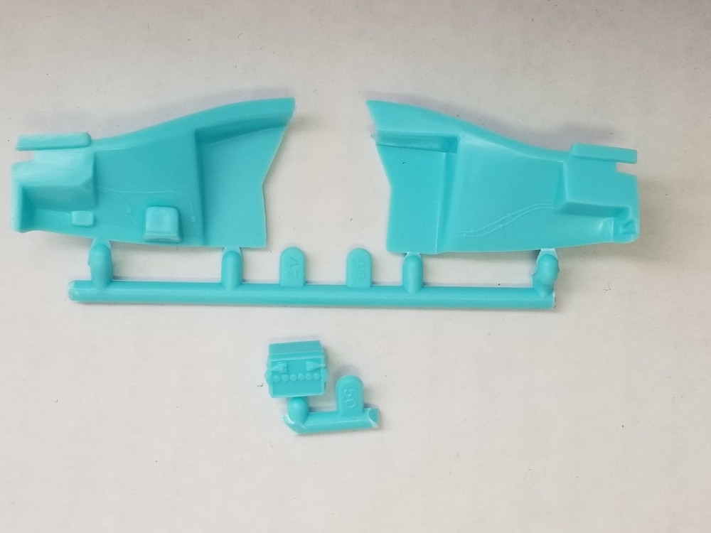 1957 Corvette WHEEL WELL INNER FENDERS & BATTERY from AMT 1:25 Model Kit 57
