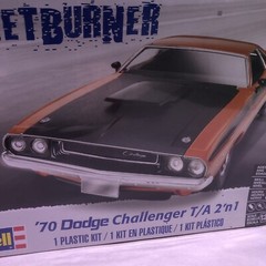 Revell 1/24 1970 Dodge Challenger Model Kit