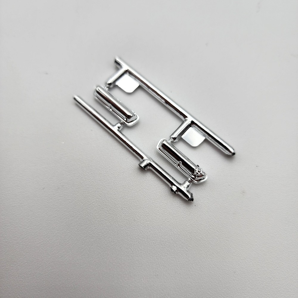 Revell 1/24 Ford 4×4 Monster Truck 85-7702 Parts Kit Bash Chrome Valve Covers