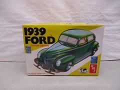 AMT Street Rods 1939 Ford Tudor Sedan 1/25