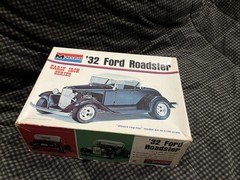 Monogram ‘32 Ford Roadster 1:24 Scale Model Kit 8280-0270