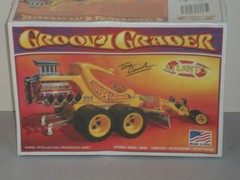 Atlantis 1/24 Scale Groovy Grader – Factory Sealed