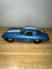 Jada Toys Blue Vintage Retro Model Car with Metallic Finish