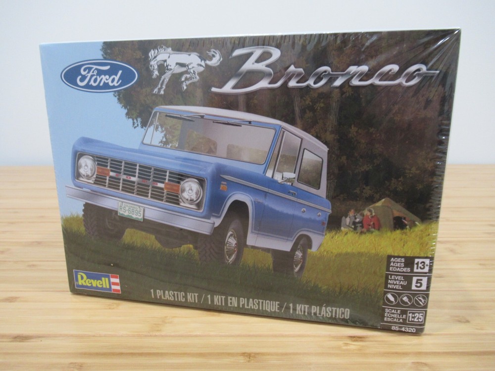 Revell Ford Bronco 1/25 Scale Plastic Model Car Kit 85-4320 New In Box
