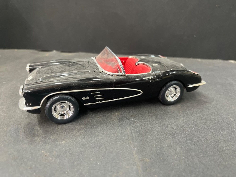 C3 1960? Chevy Corvette built car model 1/25 McM vintage