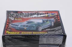 REVELL MOTORWORKS 1979 FIREBIRD STREET MACHINE SCALE 1:25 MODEL KIT NEW 85-0807