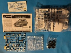 1937 FORD SEDAN CLASSIC CRUISER MODEL KIT MONOGRAM 1/24 SCALE NEW COOL LOOK!!