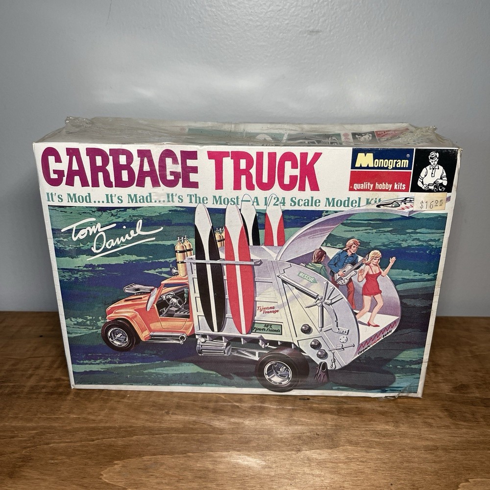 MON4198 – Monogram – 1/24 Tom Daniel’s Garbage Truck New Old Stock NOS Vintage
