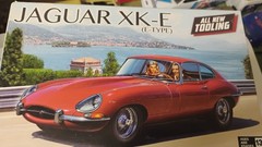 Revell Jaguar XKE 1:25 Model Kit #0556 1998 (Complete / Unbuilt)