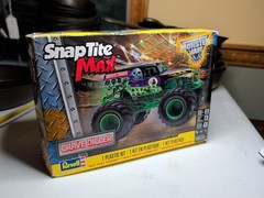 Revell Grave Digger Monster Truck 1/25 Model Kit New Sealed 2002 Kit # 85-1901