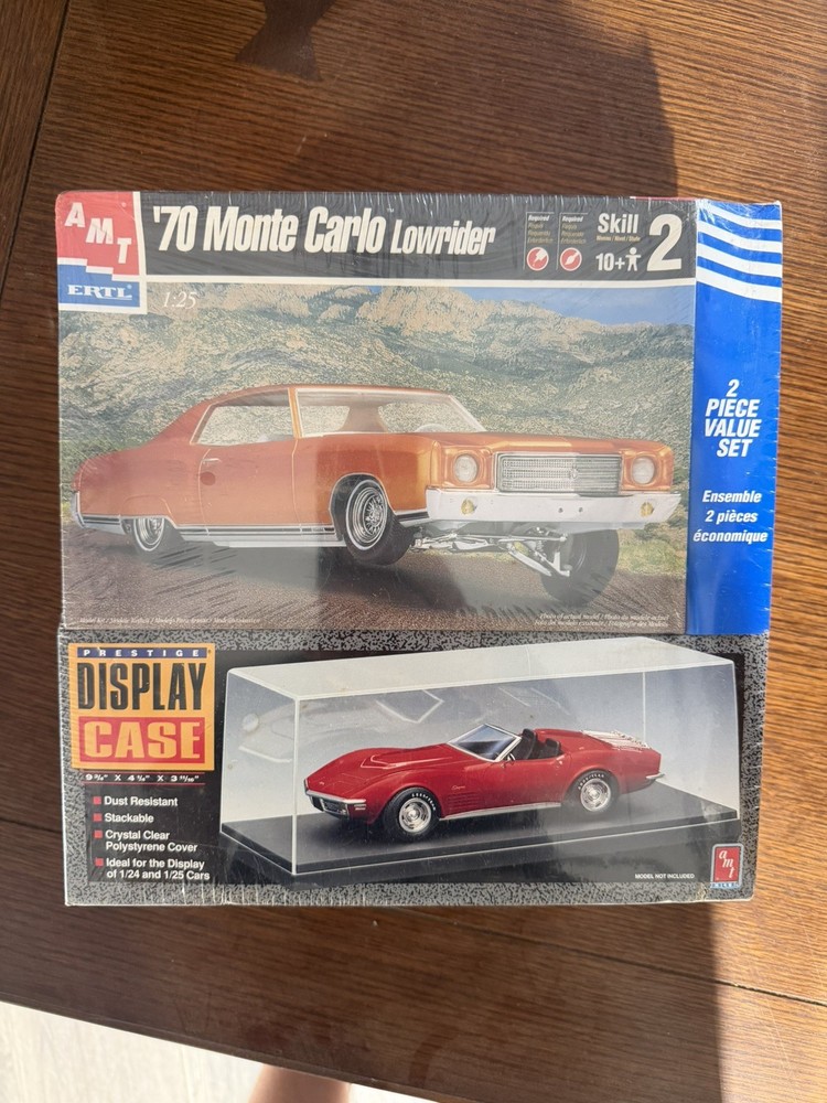 AMT Ertl 8271 1/25 Scale ’70 Chevy Monte Carlo Lowrider Kit W/ Display Case