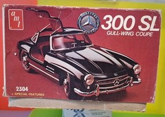 AMT 2304 Mercedes Benz 300 SL Gullwing 1:25 Scale Model kit *OPEN BOX*