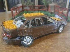 WRECKED FORD TAURUS SHO IN CORNER JUNKYARD DIORAMA SCENE !! COOL DETAILS