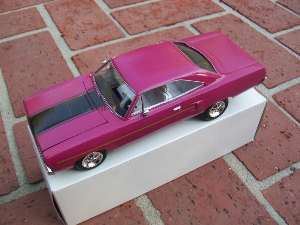 Revell 1970 Plymouth Road Runner Promo style model 1/24