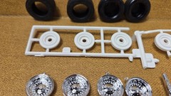 1968 Plymouth Road Runner STYLED WHEELS & TIRES 1:25 AMT NEW Model Kit PARTS