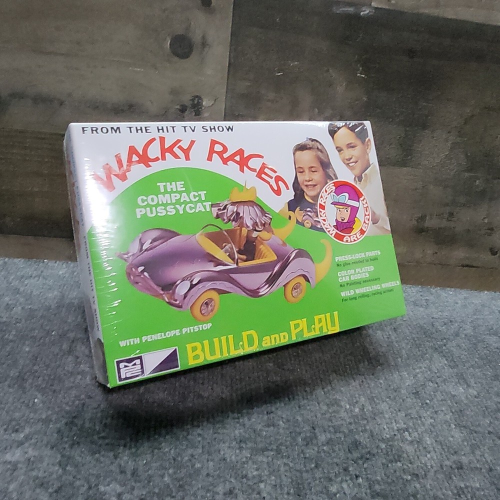 Wacky Races: Compact Pussycat Figure Snap Model Kit Penelope Pitstop 1/25 Scale