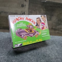 Wacky Races: Compact Pussycat Figure Snap Model Kit Penelope Pitstop 1/25 Scale