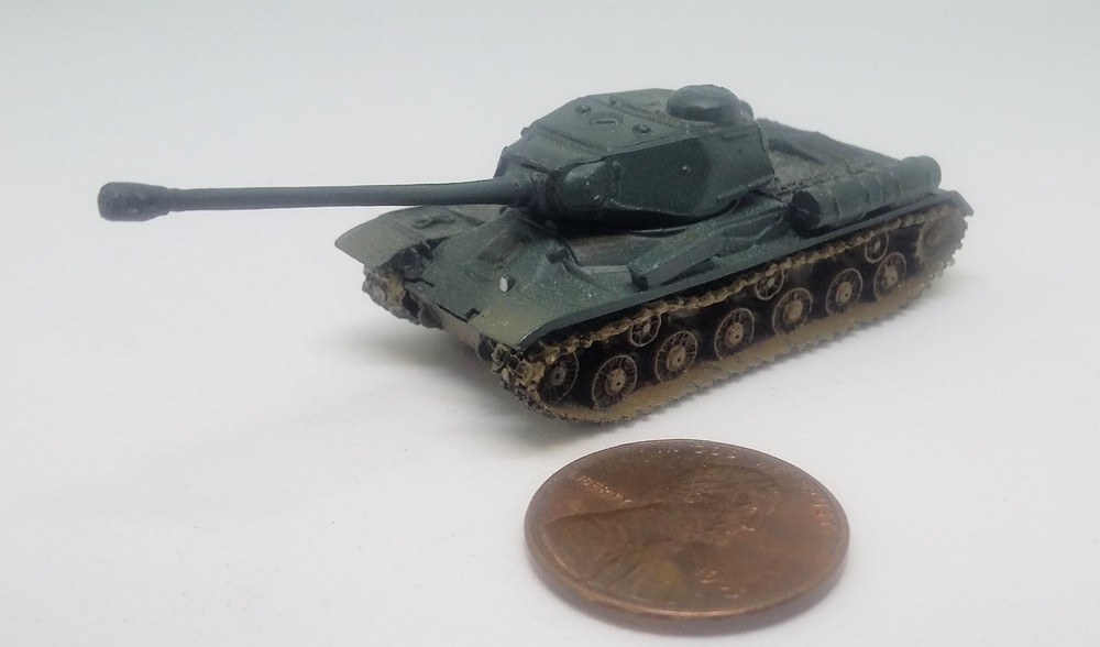 Takara 1/144 World Tank Museum 2. Russian JS-2 Heavy Tank In Russian green (#28)