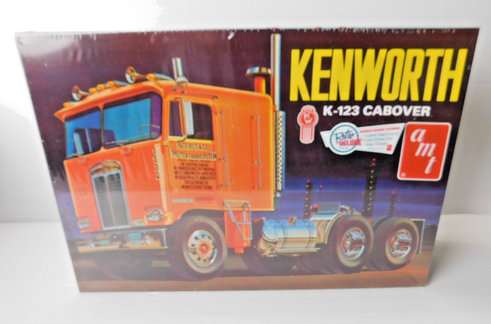 AMT Kenworth K-123 Cabover Tractor 1/25 Model Truck Kit 687 New Sealed Box