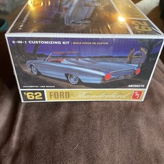 AMT 682/12 ‘62 FORD THUNDERBIRD 2’n1 MODEL KIT-NIB-1/25 SCALE
