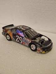 Damaged Model Kit NASCAR Stock Car 1:24 Monte Carlo 29 Scooby-Doo Robert Pressly