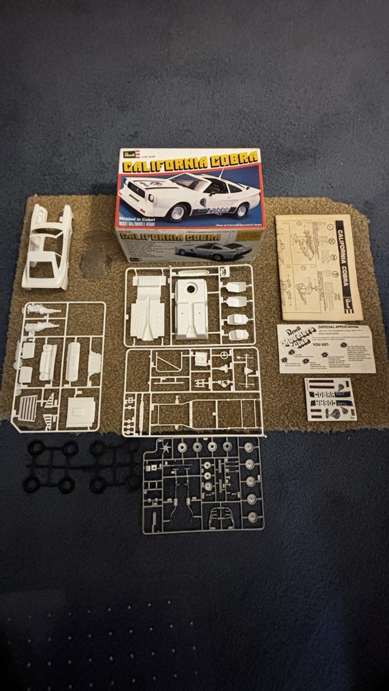 REVELL 1/25 CALIFORNIA COBRA FORD MUSTANG MODEL KIT UNBUILT #7204 COPYRIGHT 1979