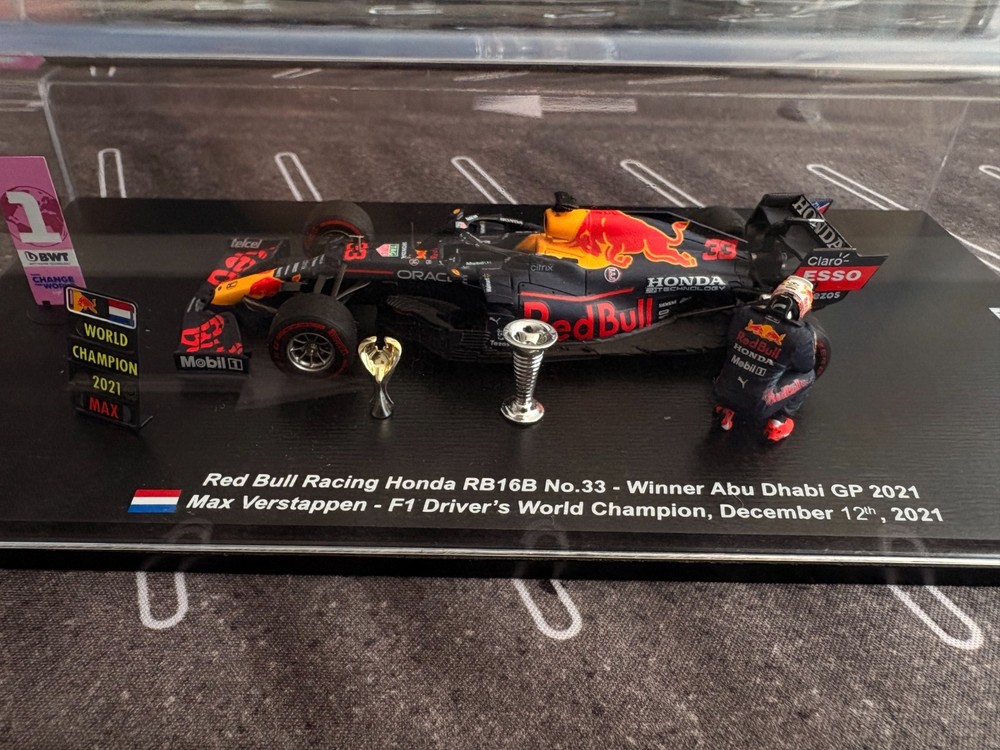 Spark 1:43 Red Bull RB16B Max Verstappen Abu Dhabi GP 2021 F1 World Champion