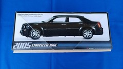 Vintage 2005 Chrysler 300C AMT 1/25 Scale Plastic Model Kit AMT-681