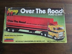 Snap Fit Over The Road Ford CL-9000 Sleeper Lindberg HO Scale Model Kit # 1047