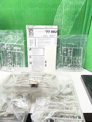 AMT Street Custom 1977 Ford Mustang II Model Kit 1:25 Skill 2 38276