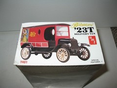 AMT BUDWEISER 1/25 1923 FORD MODEL T DELIVERY VAN KIT #2401. SEALED