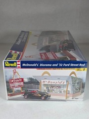 Revell McDonald’s Diorama & ’32 Ford Street Rod Model Kit 85-7804 Sealed