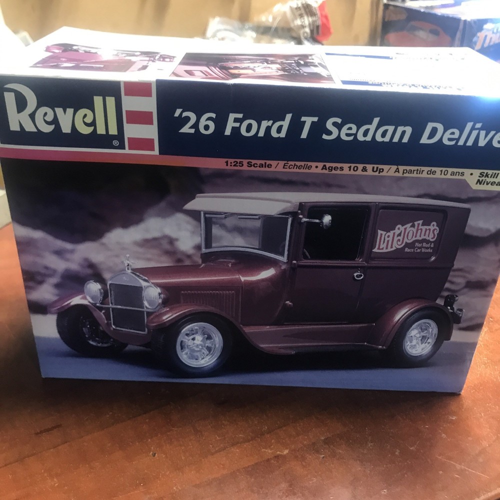 VTG Revell ’26 Ford T Sedan Delivery 1:25 Model Kit 85-2982 Complete Kit 2000