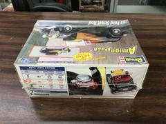 Revell Amigo Pack ’32 Ford Street Rod 1:24 Model Kit w 1:64 Die Cast NEW 2001