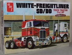 AMT WHITE-FREIGHTLINER SD/DD 1046/06 ⭐PARTS⭐ CLEAR WINDSHIELD+MORE 1:25