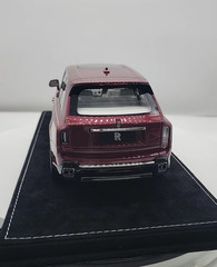 1/18 Rolls Royce Cullinan series 2/ H&H/Dark Red