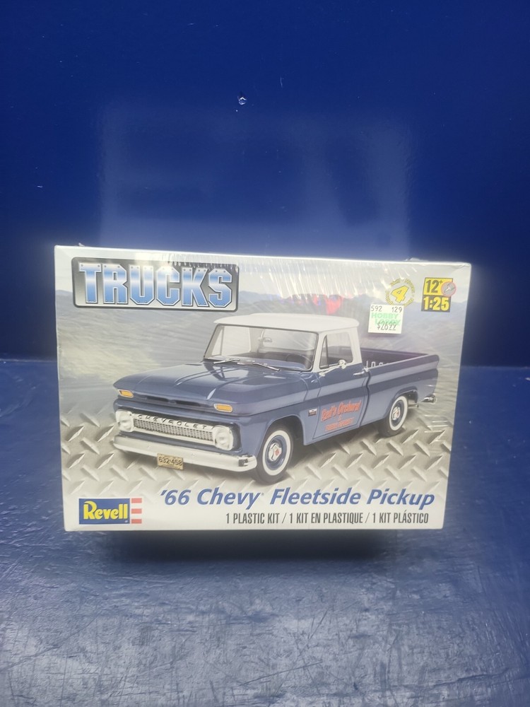 1966 Chevy Fleetside Pickup Revell 85-7225 1/25 Plastic Truck Model Kit