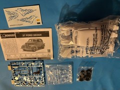 1937 FORD SEDAN CLASSIC CRUISER MODEL KIT MONOGRAM 1/24 SCALE NEW COOL LOOK!!