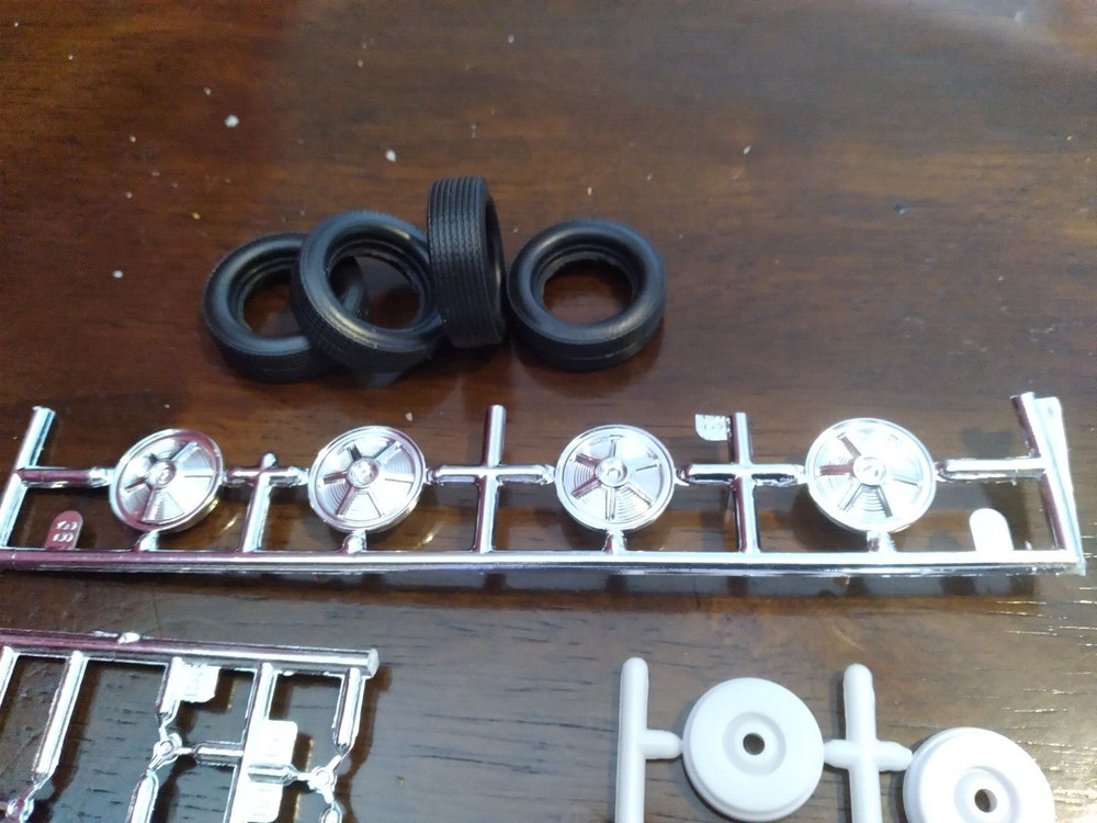’64 1/2 Ford Mustang Tires, Wheel Covers, Hubs 1964 1/2 – 1/24 – Project, Parts